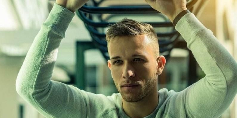 禁区内触球 禁区内触球